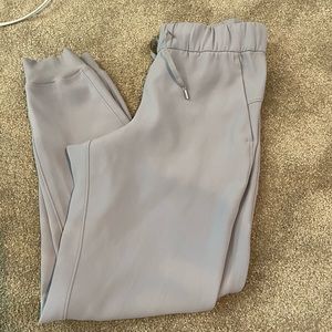 Lululemon on the fly jogger size 4